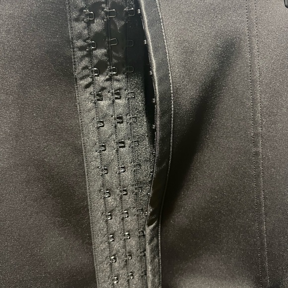 Skims Waist Trainer. Extra Strong Support💕 - Picture 5 of 8